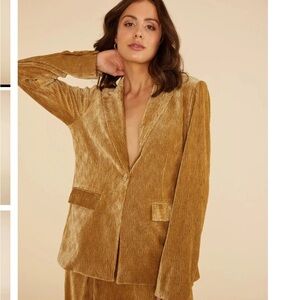 Mink Pink Arianna gold cut velvet one button, two pocket lined, blazer Med NWT